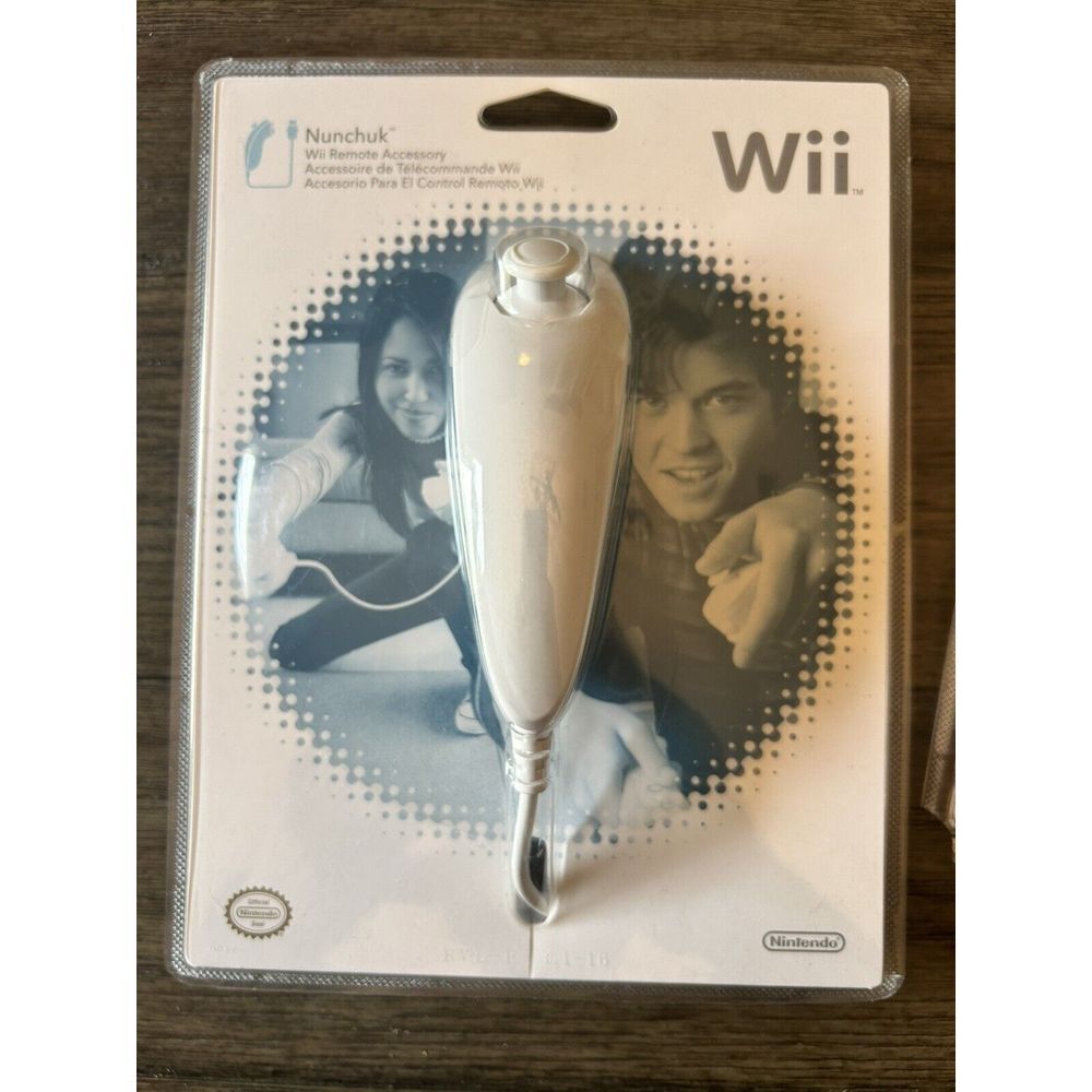 Genuine Official‎ Nintendo Wii Nunchuk Nunchuck Controller White OEM -NEW Sealed